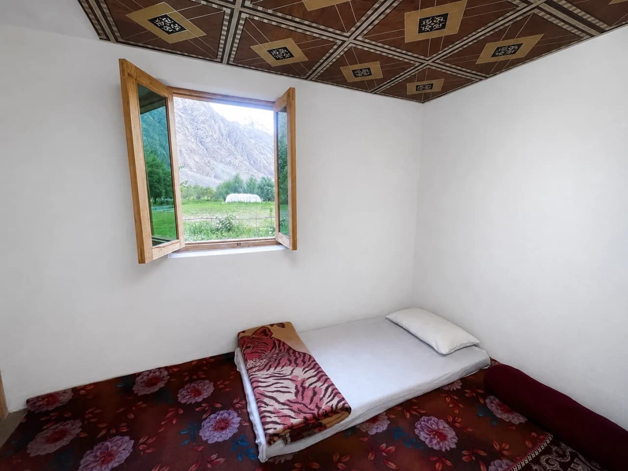 Abshaar Hotel featured 2