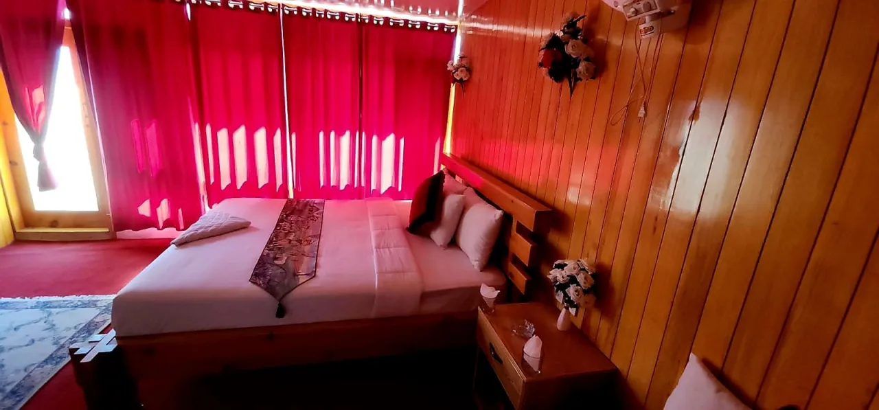 Rainbow Hotel featured 6